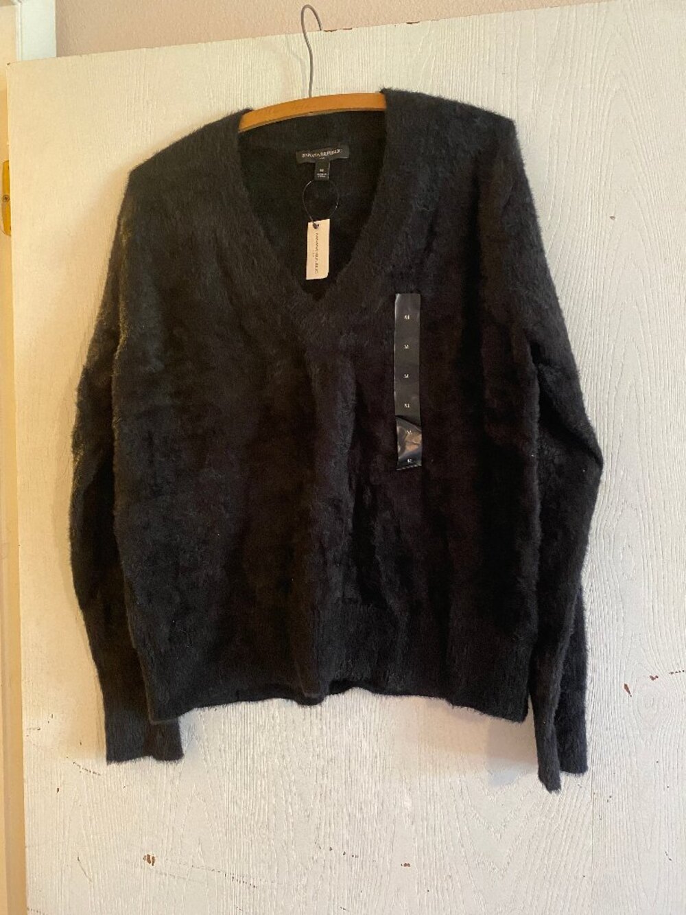 Banana Republic Fluffy Eyelash Sweater Womens M Black V-Neck Soft NWT